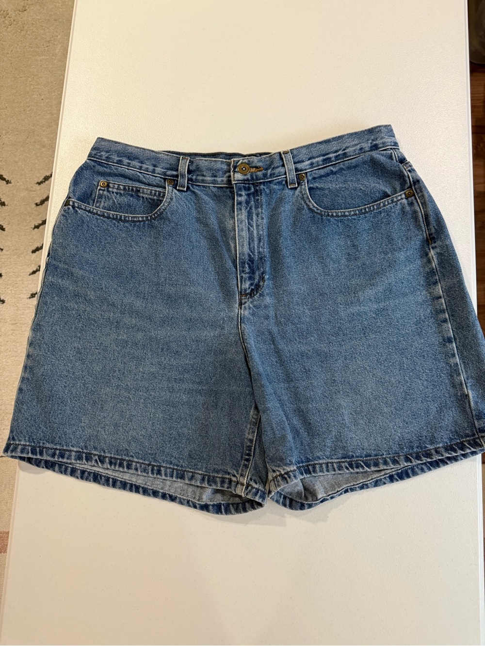 VTG Liz Claiborne Lizwear Classic Fit Denim Shorts 16 High Rise Medium Wash